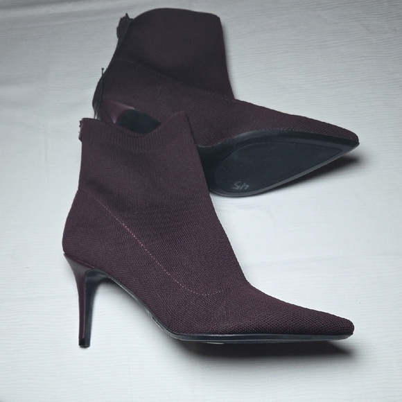 CALVIN KLEIN Elegant Burgundy Ankle Boots,SZ 9. - Picture 1 of 6